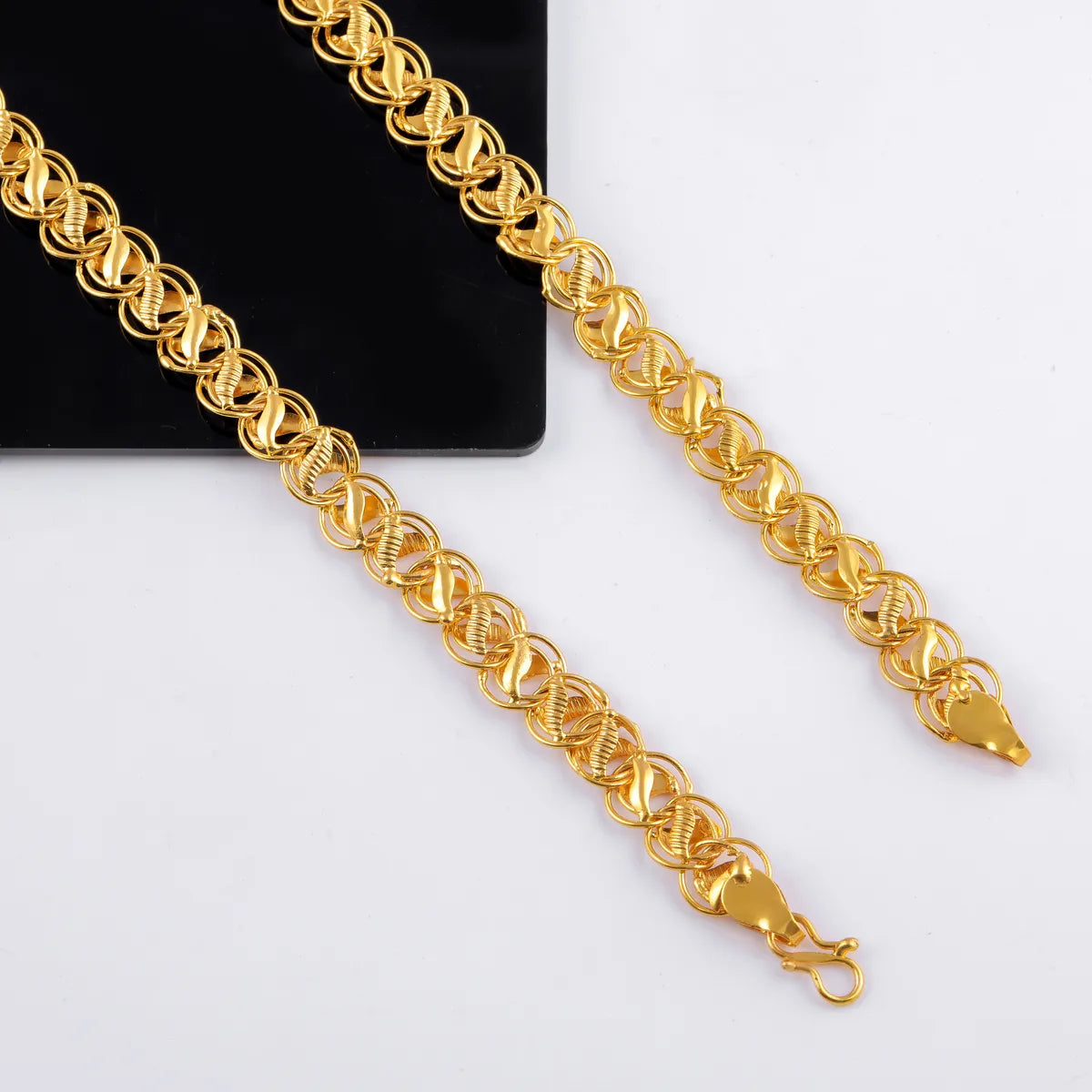 SigmaTrendz Stylish Gold Plated Chain For Men