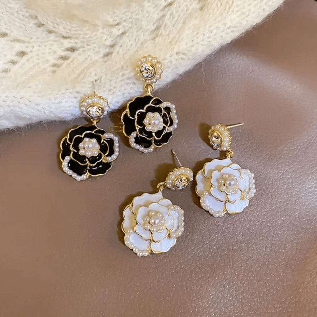 Sigma White Black Flower Shape Trending Korean Studs