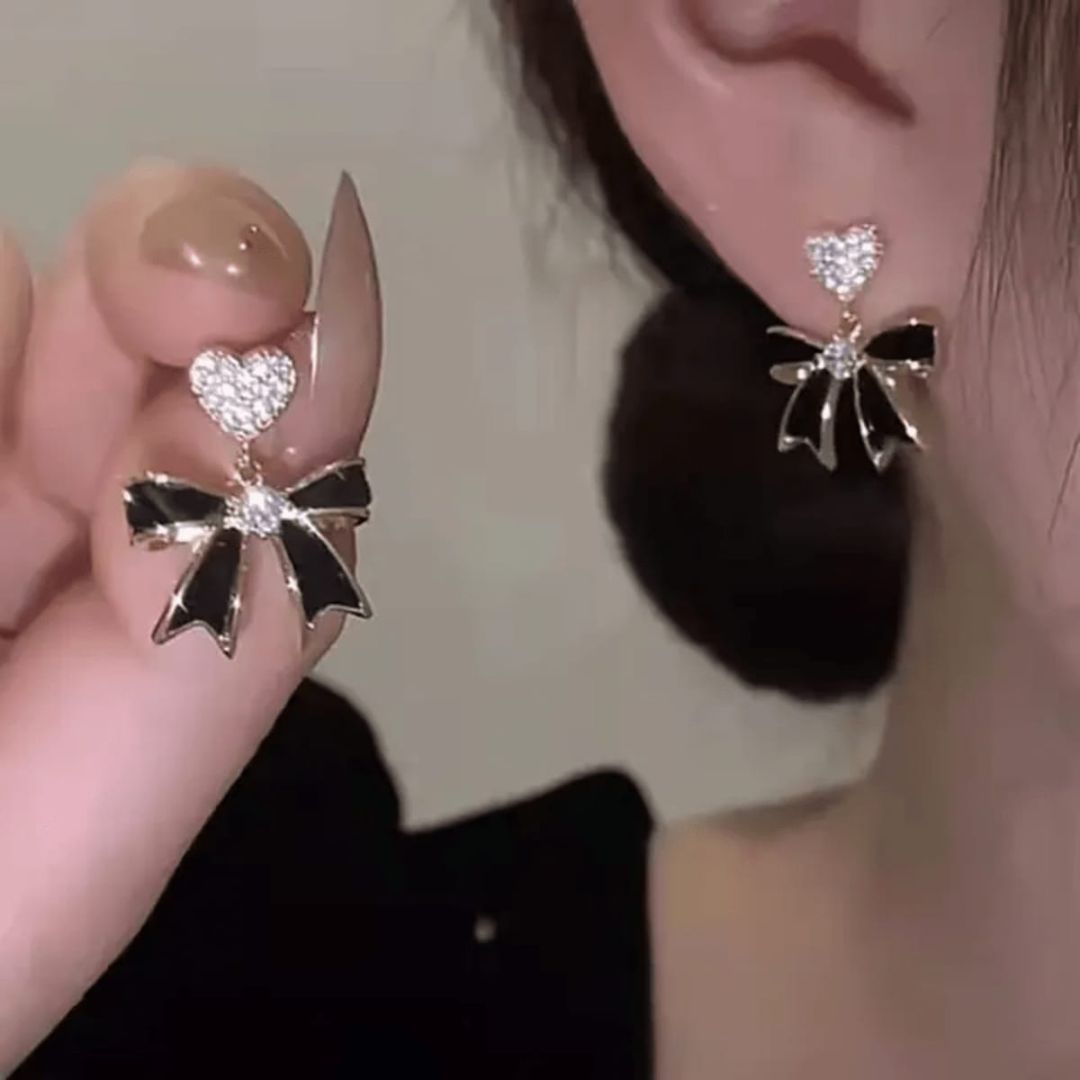 Sigma Crystal Heart With Black blow Korean earring