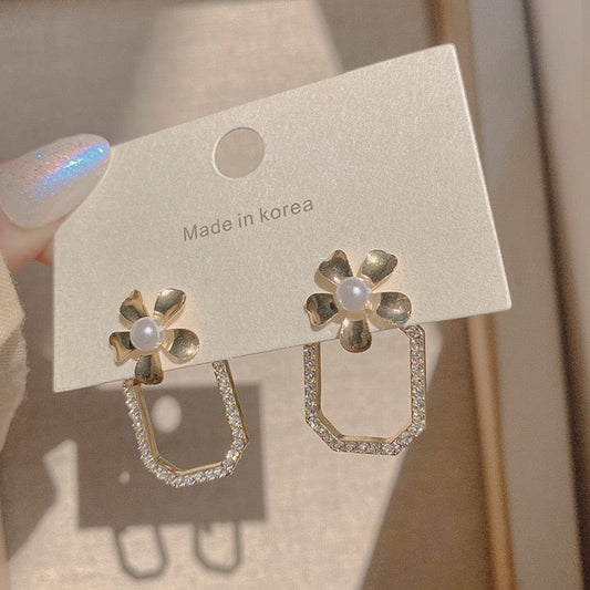 Sigma Three Way Flower Pearl Earring