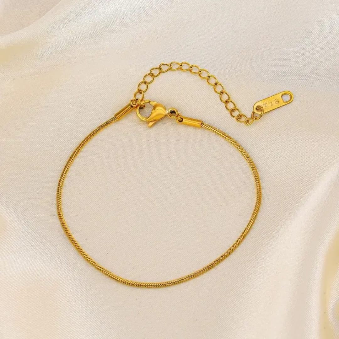 Sigma Minimal flat chain bracelet for women