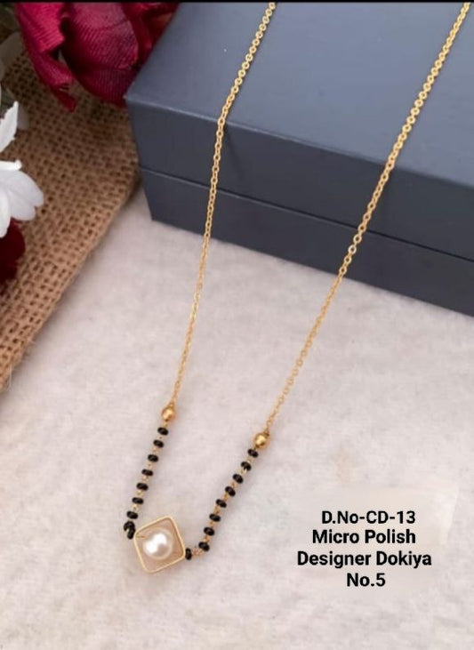 Sigma Jueri Brass Handmade Pearl Minimal Mangalsutra